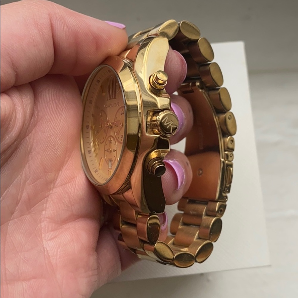 Gold Michael Kors watch ✨ Needs to be sold ASAP! SEND ME AN OFER! - Picture 9 of 11